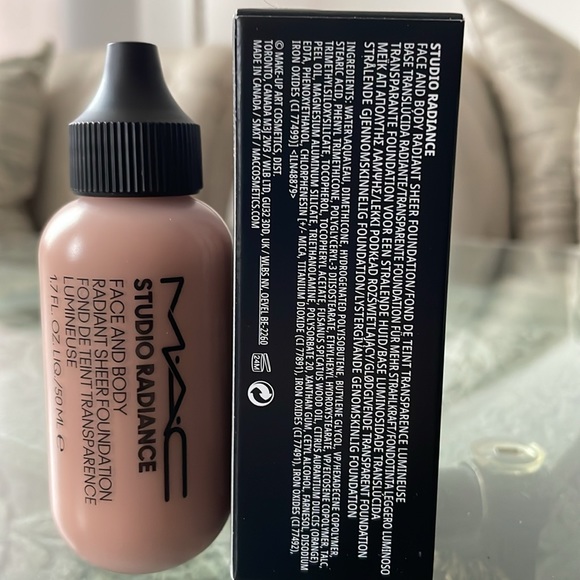 MAC Studio Face & Body Sheer Foundation in W4 - Picture 2 of 5